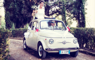 Photo de mariage en Italie à Florence. Le couple heureux vient de se marier.