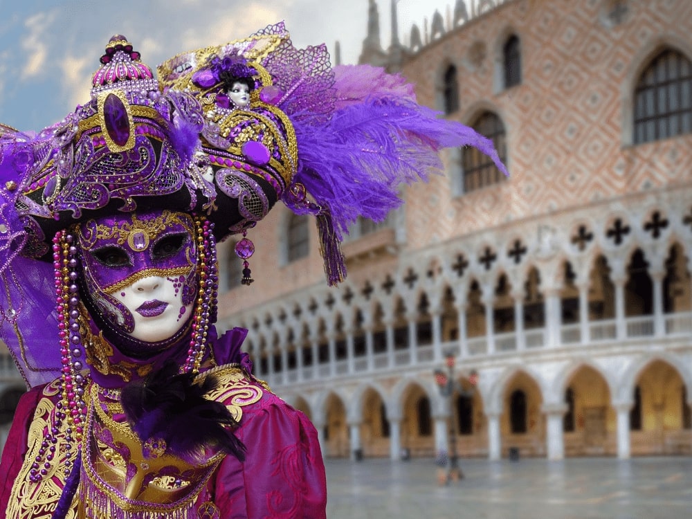 Eure. Elle va vivre le Carnaval de Venise avec son costume fait