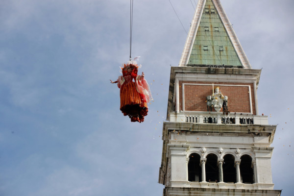 Photo de l'envol de l'ange à Venise.