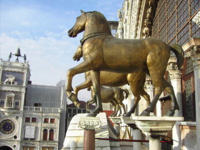 Quadrige dans l'extérieur basilique Saint Marc à Venise.